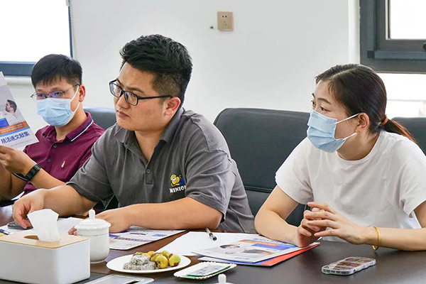 漱玉平民采購DTP事業(yè)部經(jīng)理李玉靜一行蒞臨欣希安藥業(yè)參觀交流 漱玉平民采購DTP事業(yè)部經(jīng)理李玉靜一行蒞臨欣希安藥業(yè)參觀交流